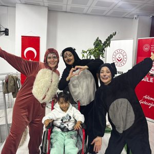 Engelli Aktif Yaşam Merkezi Müdürlüğünde hizmet alan özel gereksinimli bireyler için tiyatro etkinliği - fotoğraf 1