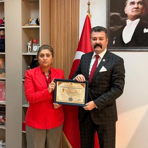 Emniyet Teşkilatı Vazife Malulü ve Şehit Aileleri Vakfı Balıkesir İl Başkanı Sayın Volkan HEDEF, İl Müdürümüz Sayın Emine BÖÇKÜN'e Ziyaret Gerçekleştirdi - fotoğraf 3