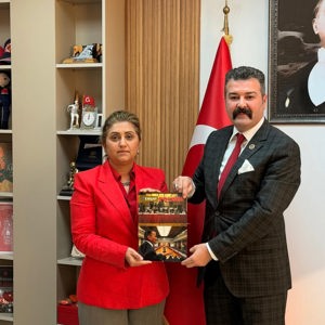 Emniyet Teşkilatı Vazife Malulü ve Şehit Aileleri Vakfı Balıkesir İl Başkanı Sayın Volkan HEDEF, İl Müdürümüz Sayın Emine BÖÇKÜN'e Ziyaret Gerçekleştirdi - fotoğraf 4