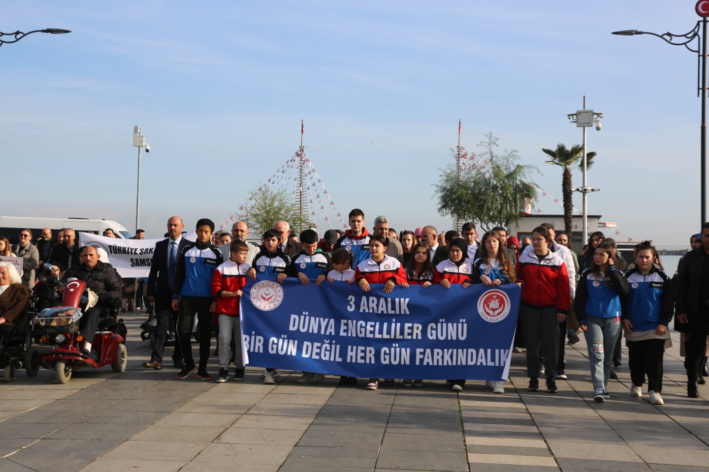 3 Aralık Dünya Engelliler Günü’nde Samsun’da Farkındalık Yürüyüşü ve Anma Töreni Gerçekleştirildi