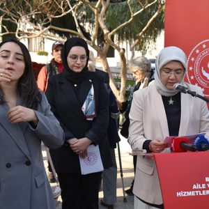 3 Aralık’ta Çelenkler, Birlik Mesajıyla Sunuldu - fotoğraf 3