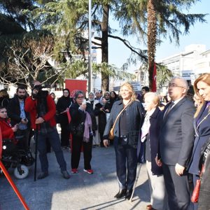 3 Aralık’ta Çelenkler, Birlik Mesajıyla Sunuldu - fotoğraf 1