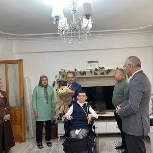 Valimiz Sayın İsmail USTAOĞLU ve Beraberindeki Heyet 3 Aralık Dünya Engelliler Günü Vesilesiyle Hane Ziyareti Gerçekleştirdi - fotoğraf 4