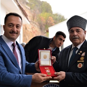 Kıbrıs Barış Harekatına Katılan Gazilerimize Madalyaları Kendilerine Tevcih Edilmeye Devam Ediyor - fotoğraf 3