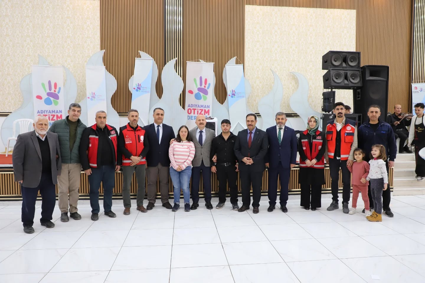 “Fırsat Ver, Destek Ol, Başarabilirim” Projesi Kapsamında Otizmli Bireyler Harfane Gecesine Katıldık