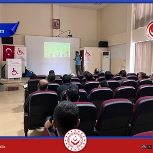 Hacı Salih ve Mine Kara Engelsiz Yaşam Bakım, Rehabilitasyon ve Aile Danışma Merkezi’nde görev yapan personele, İl Sağlık Müdürlüğü eğitmenleri tarafından uygulamalı ilk yardım eğitimi verildi. - fotoğraf 1