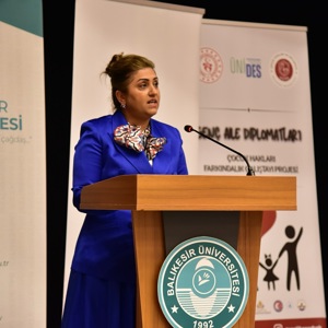 “Aileye Etki Eden Güncel Riskler ve Zorluklar Paneli" Balıkesir Üniversitesi’nde Gerçekleşti - fotoğraf 6