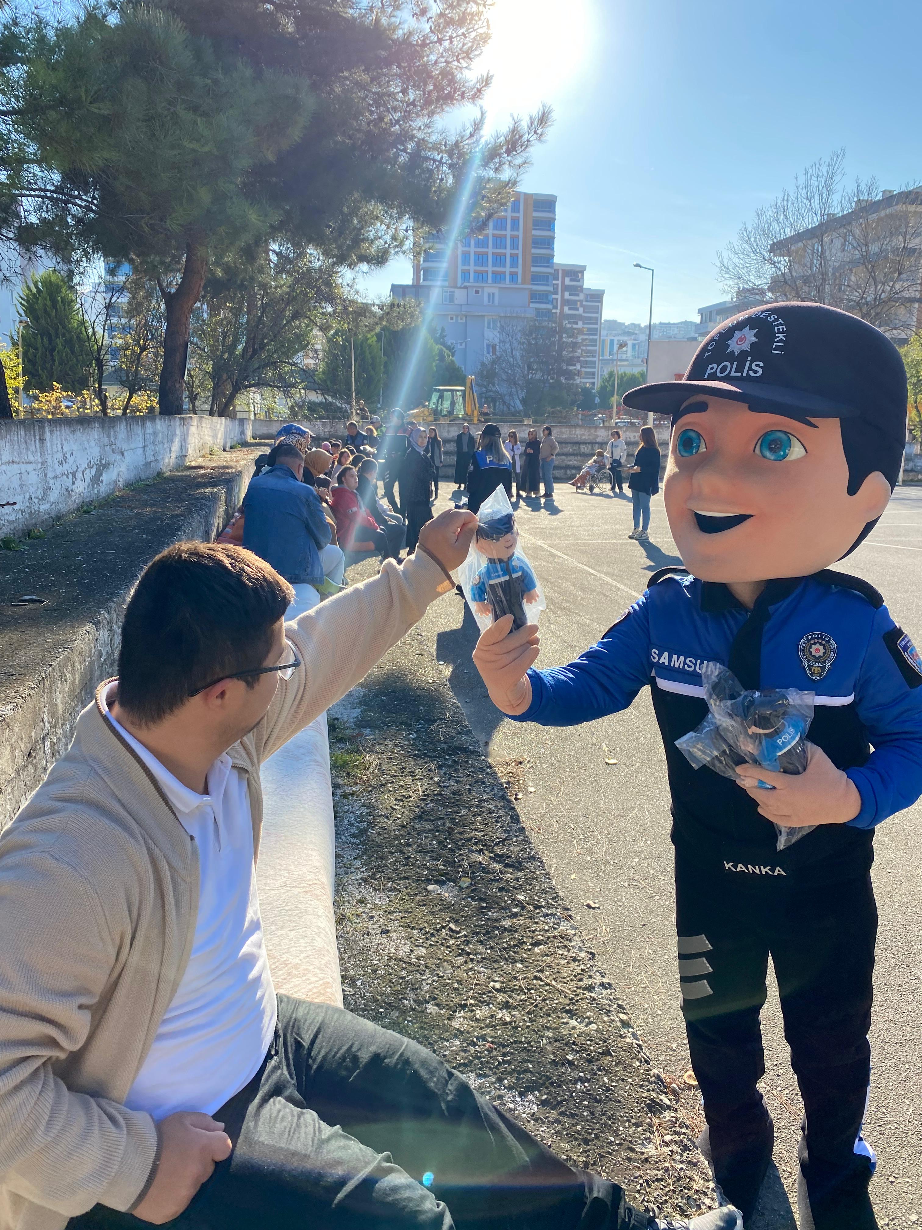 Özel Gereksinimli Bireylerimiz Kanka Polis Ekipleriyle Buluştu  