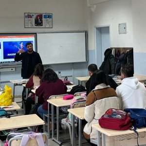 Atatürk Ortaokulu öğretmenlerine “Türkiye Bağımlılıkla Mücadele Eğitimleri” kapsamında Madde Bağımlılığı eğitimi - fotoğraf 1
