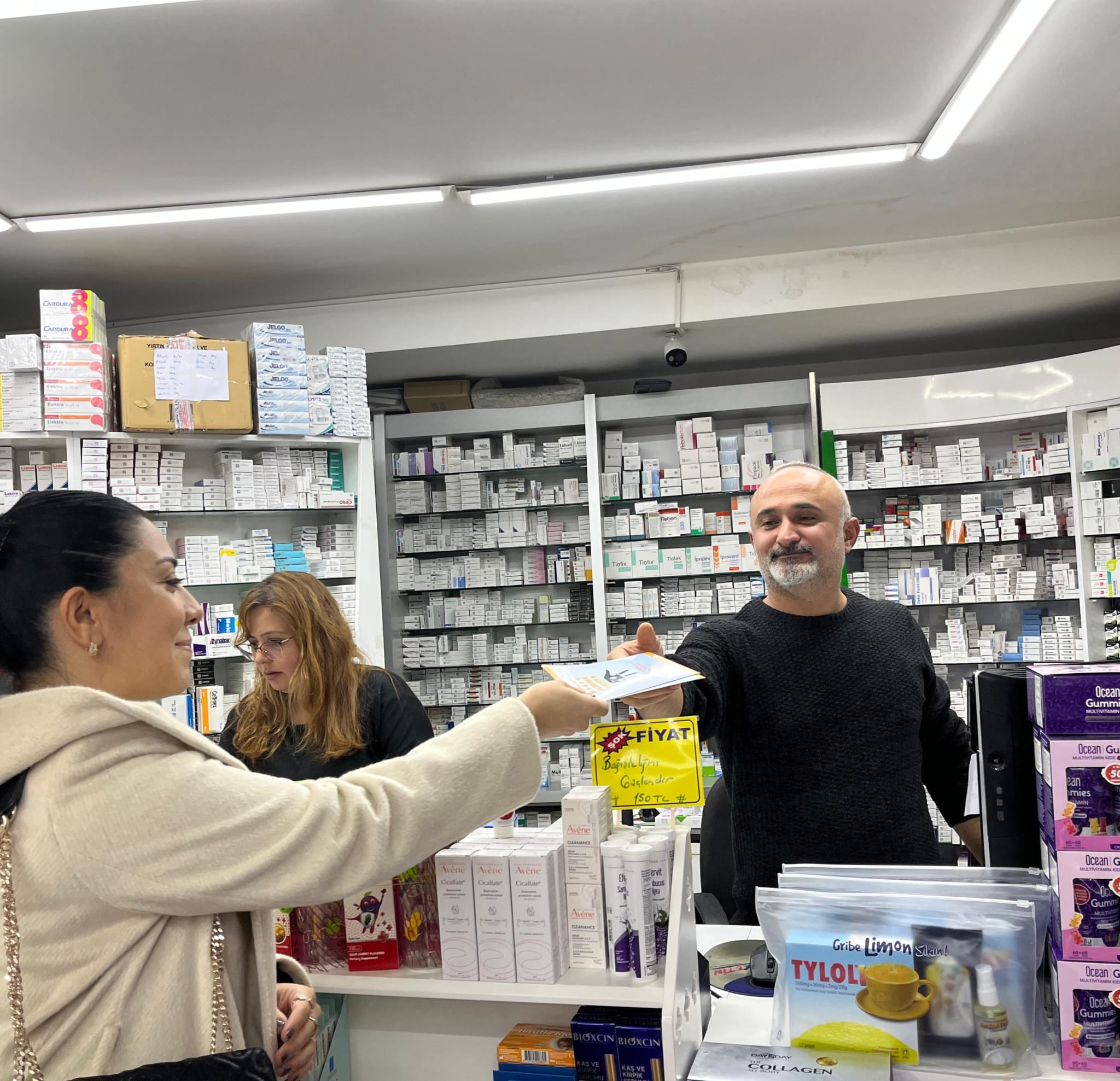 25 Kasım Kadına Yönelik Şiddete Karşı Uluslararası Mücadele Günü kapsamında, il genelinde esnaf ziyaretleri gerçekleştirildi.