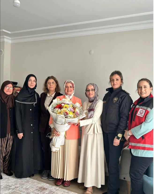 Devletimizin bekâsı uğruna canını feda eden Aziz Şehidimiz Ergun KESKİN'in kıymetli ailesine ziyaret.