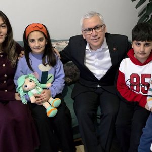 Valimiz Sn. Yılmaz Şimşek ve eşi Dr. Çiğdem Olgun Şimşek Hanımefendi, hafta sonu programlarını aile ziyaretlerine ayırarak vatandaşlarla bir araya geldi. - fotoğraf 1