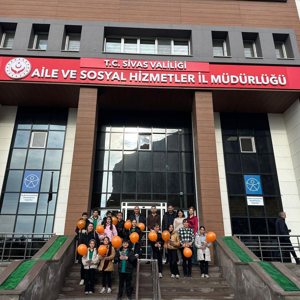 Milli Eğitim Bakanlığına bağlı Resmi Eğitim Kurumları tarafından Sosyal Hizmet Merkezlerinin ziyaret edilmesi projesi kapsamında, Lütfi Abay Ortaokulu öğrencileri sınıf öğretmenleri ve okul müdürü refakatinde Müdürlüğümüzü ziyaret etti - fotoğraf 1