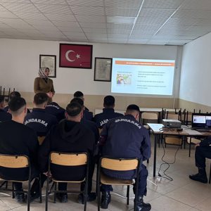 Müdürlüğümüzde görev yapan sosyal çalışmacı personelimiz tarafından Sivas Kadın Açık Cezaevinde Aile Eğitim Programı kapsamında “Aile İçi İletişim” konulu eğitim düzenlendi. - fotoğraf 1