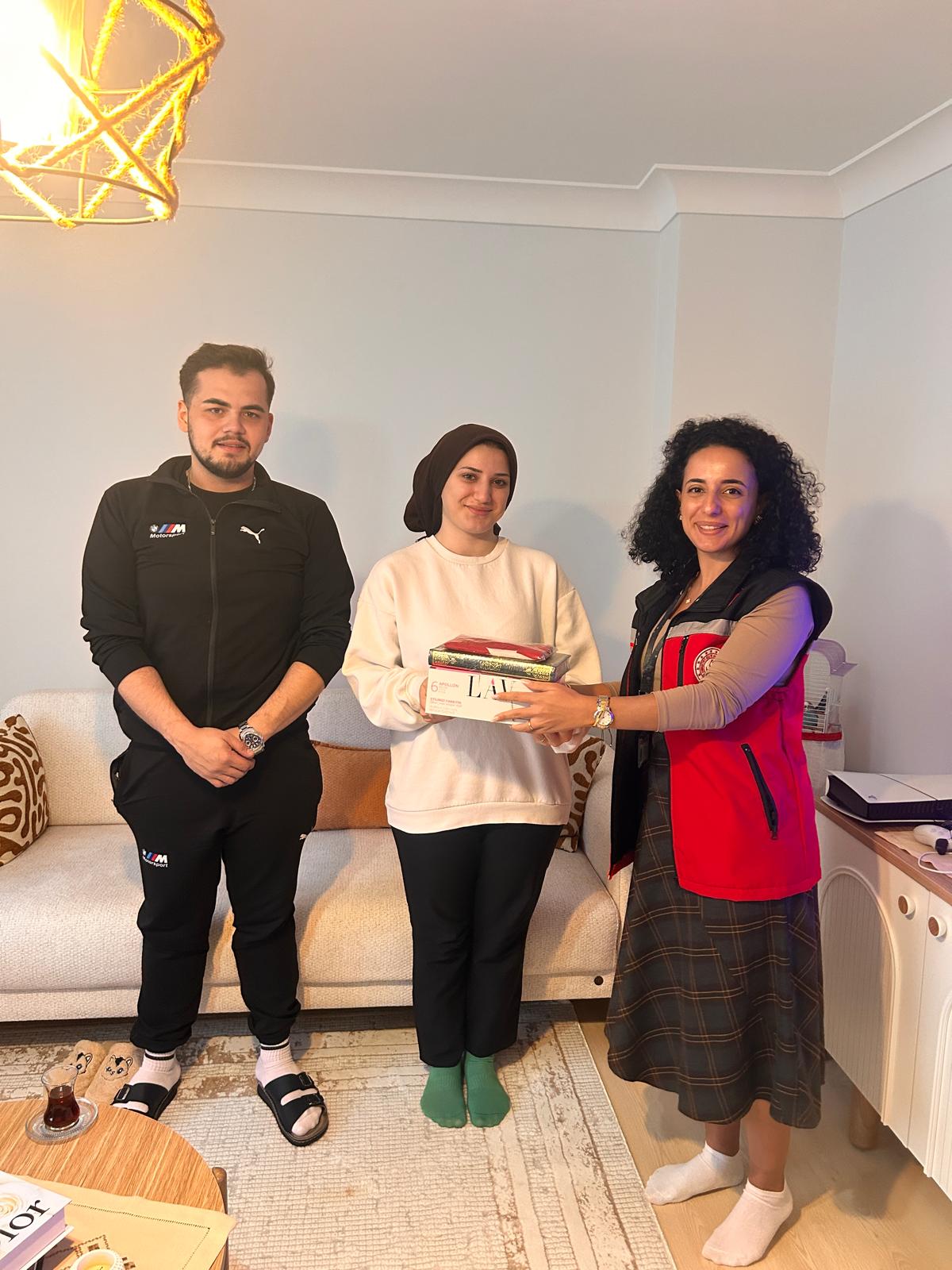 Evlenecek Gençlerin Desteklenmesi Projesi Kapsamında Destek Alan Çiftlerimizi Ziyaret Ederek Sayın Bakanımız Mahinur Özdemir Göktaş'ın Tebriklerini İletiyoruz