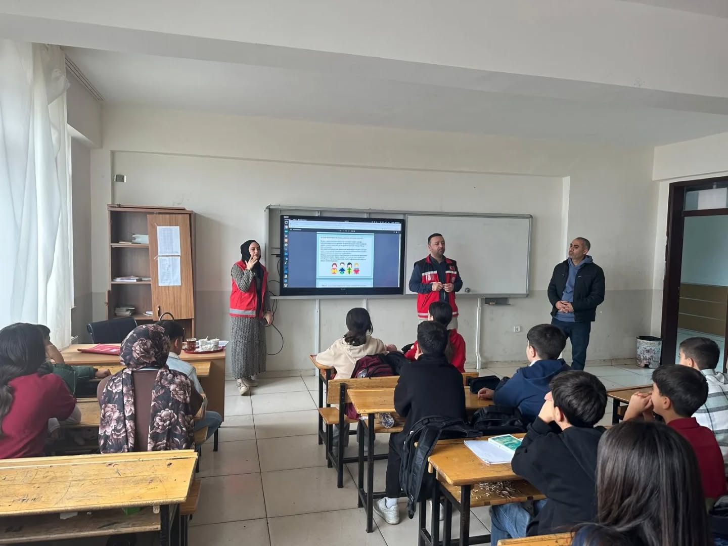 Otizm Farkındalığını Artırmaya Yönelik Eğitim ve Ziyaretler Gerçekleştirdik