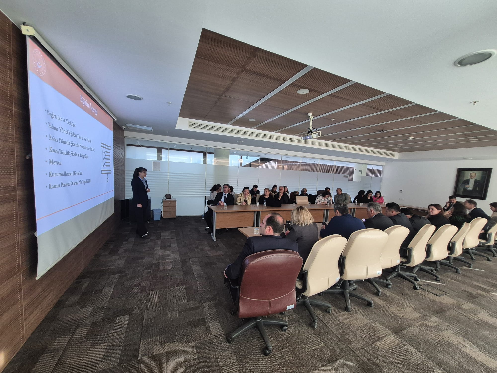 Kamu Personeline Yönelik Kadına Şiddetin Önlenmesi Farkındalık Semineri Valilikte Gerçekleştirildi