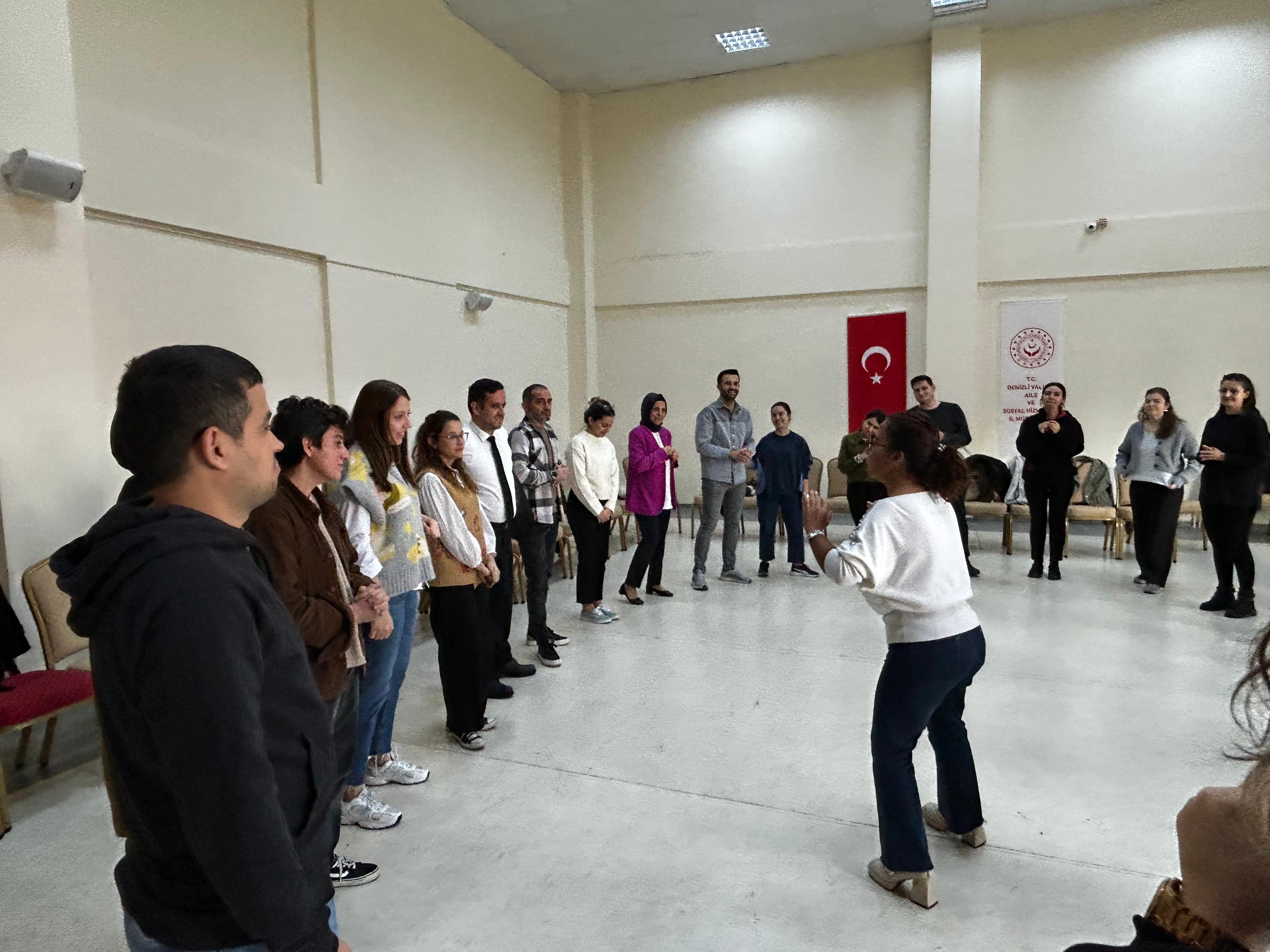 Yaratıcı Drama Atölyesi Üçüncü Oturumunda İletişim, Ritim ve Yaratıcılık Çalışmaları Yapıldı