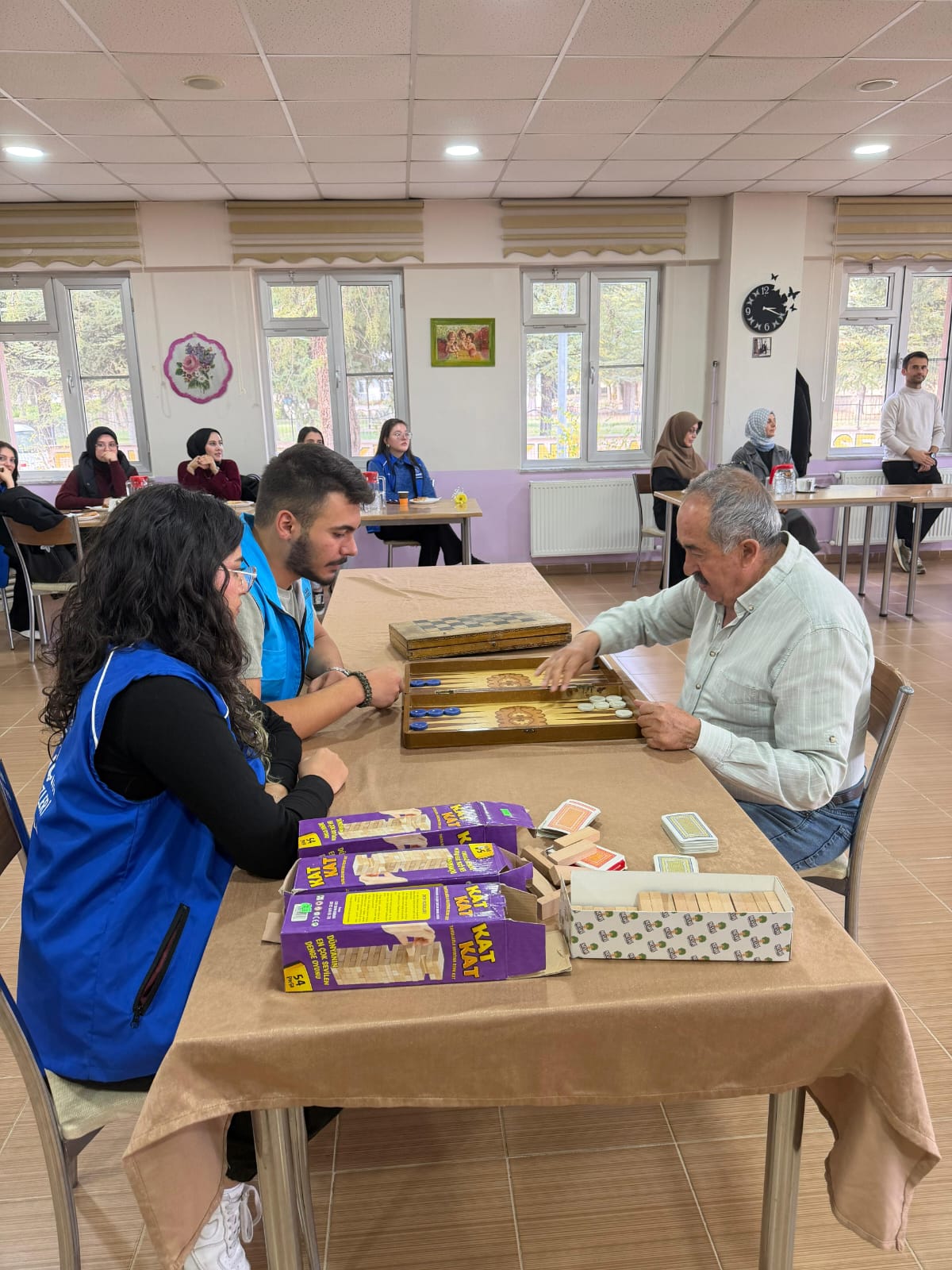 2025 Aile Yılı Kapsamında Çivril Gençlik ve Spor İlçe Müdürlüğü Tarafından Yaşlılara Ziyaret Gerçekleştirildi