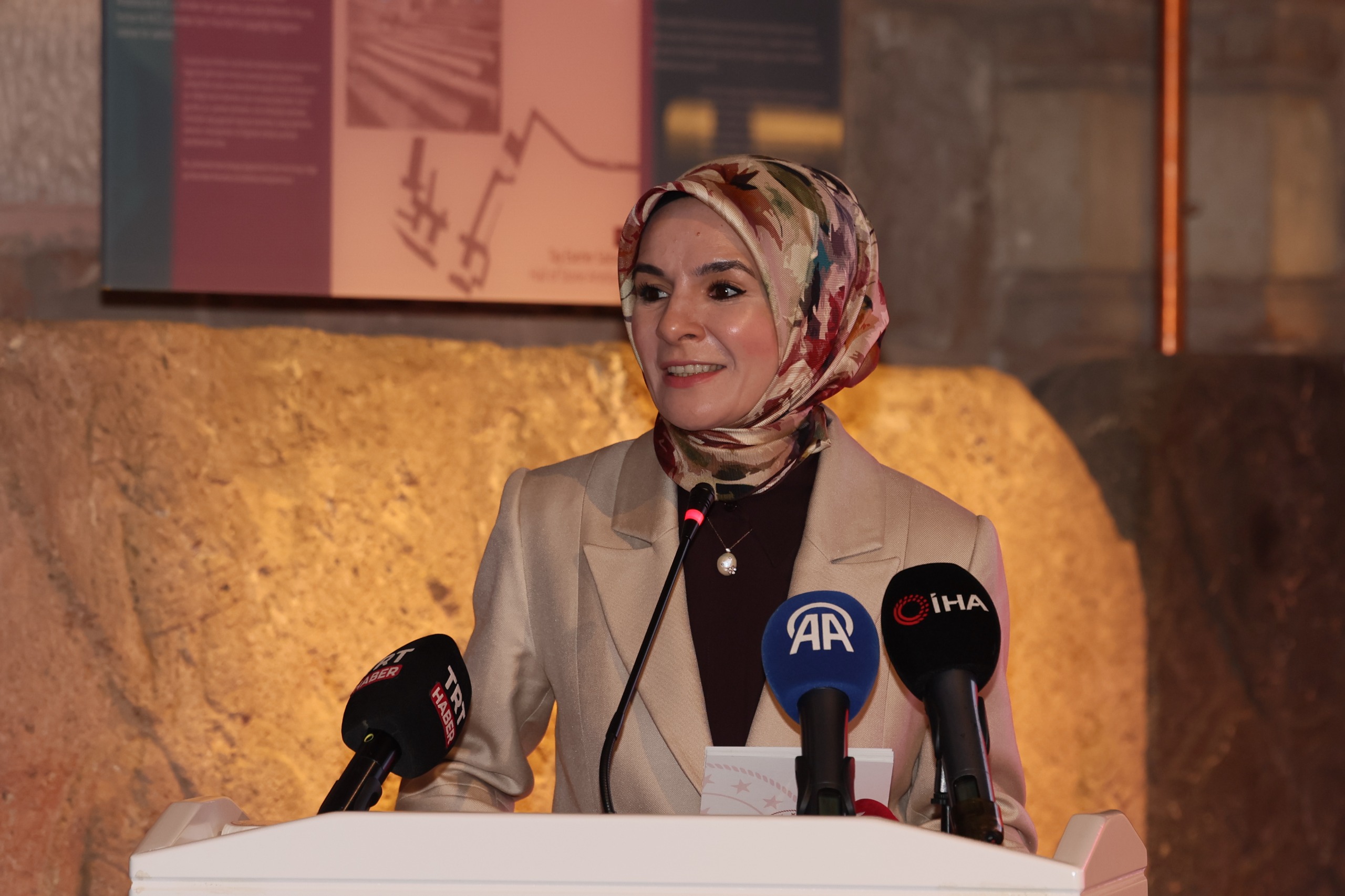 Bakanımız Göktaş, "Dijital Dünyada Çocukları Güçlendirmek Tanıtım Programı"nda konuştu