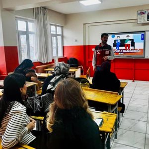 Cengiz Topel Ortaokulu velilerine “Teknoloji Bağımlılığı” eğitimi  - fotoğraf 2