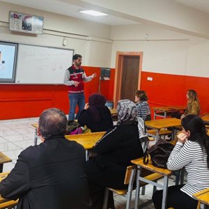 Cengiz Topel Ortaokulu velilerine “Teknoloji Bağımlılığı” eğitimi  - fotoğraf 1