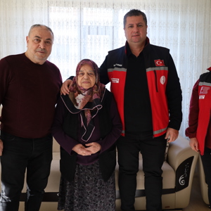 Kahraman Şehidimiz Hakkı Hakan Kurtar’ın Bizlere Emaneti Olan Kıymetli Annesi Hüsniye Kurtar ve Değerli Ailesini Ziyaret Edip, Ellerinden Öptük. - fotoğraf 2