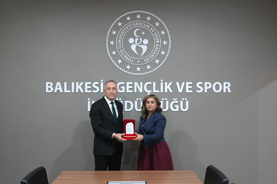 İl Müdürümüz Sayın Emine BÖÇKÜN, Gençlik ve Spor İl Müdürü Sayın Adem ÖZALP’i Makamında Ziyaret Etti.