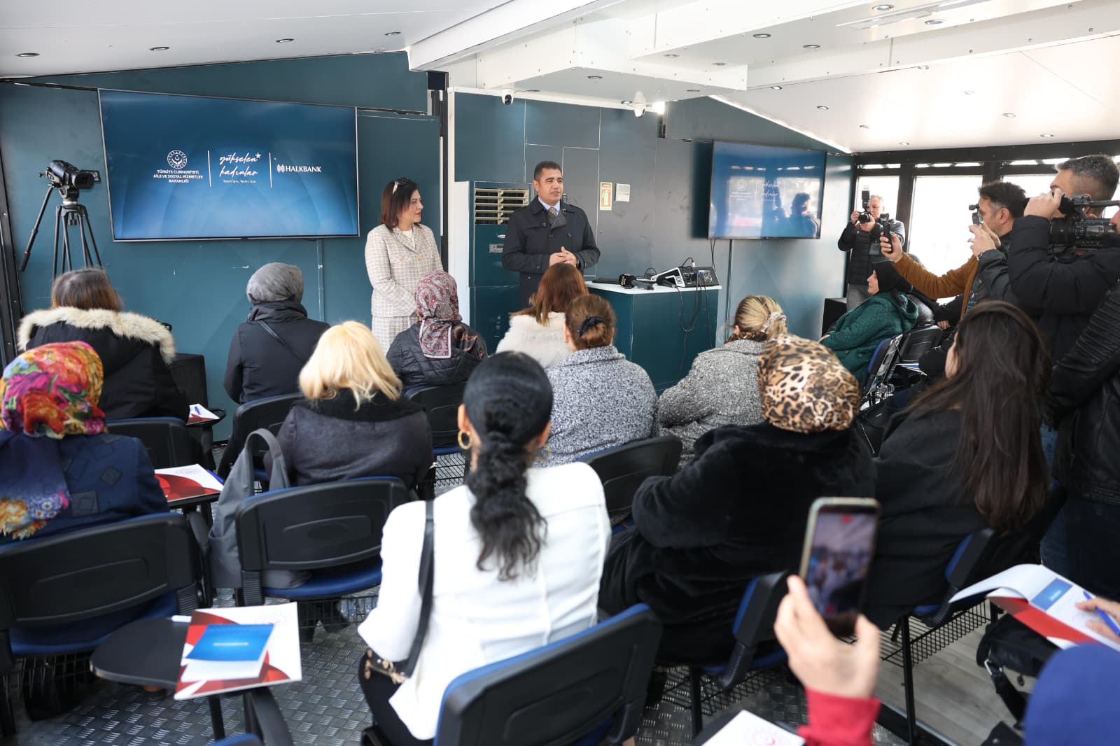 Yükselen Kadınlar Girişimcilik Eğitim Tırı Düzce’de Kadın Girişimcilerle Buluştu.