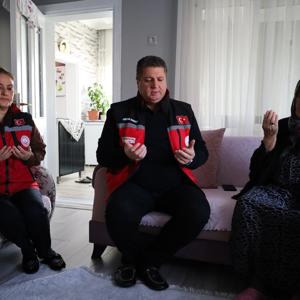 Kahraman Şehidimiz Yakup Koç’un Bizlere Emaneti Olan Kıymetli Annesi Hanife Koç’u Ziyaret Edip, Ellerinden Öptük. - fotoğraf 1