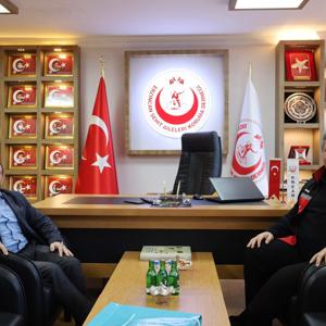 İl Müdürümüz Sayın Serdar Demirci, Erzincan Şehit Aileleri Derneğini Ziyaret Ederek Dernek Başkanı Sayın Abdulkadir Zengin ile bir Araya Geldi.  - fotoğraf 1
