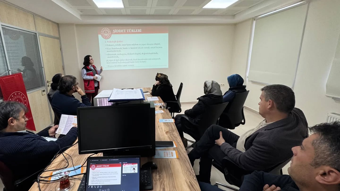 Aile İçi Kadına Yönelik Şiddetle ve Erken Yaşta Zorla Evlilikle Mücadele Eğitimi Düzenlenmiştir