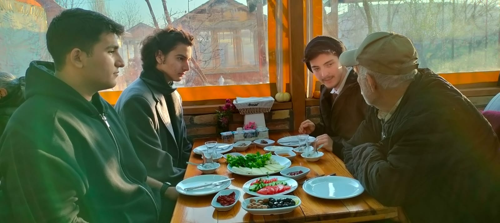 Hüseyin Develi Huzurevi Sakinleriyle Kahvaltı Programı 