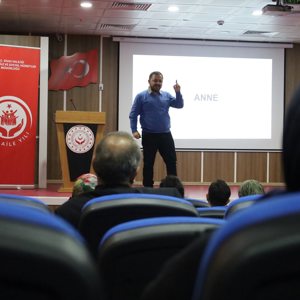 Aile İçinde Dayanışma ve Toplumsal Huzur Söyleşisi Gerçekleştirildi - fotoğraf 3