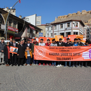 Bayburt'ta "Kadına Şiddetle Mücadele" Yürüyüşü Gerçekleştirildi - fotoğraf 1