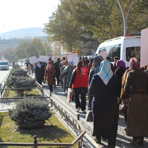 Bayburt'ta "Kadına Şiddetle Mücadele" Yürüyüşü Gerçekleştirildi - fotoğraf 5