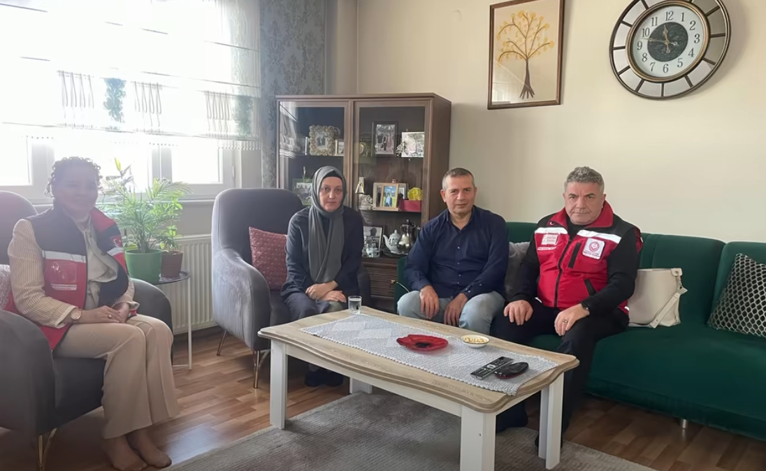 24 Kasım Öğretmenler Günü kapsamında Şehit Öğretmen Mithat Eren’in hatırası ilimizde ayrı programlarla anıldı.