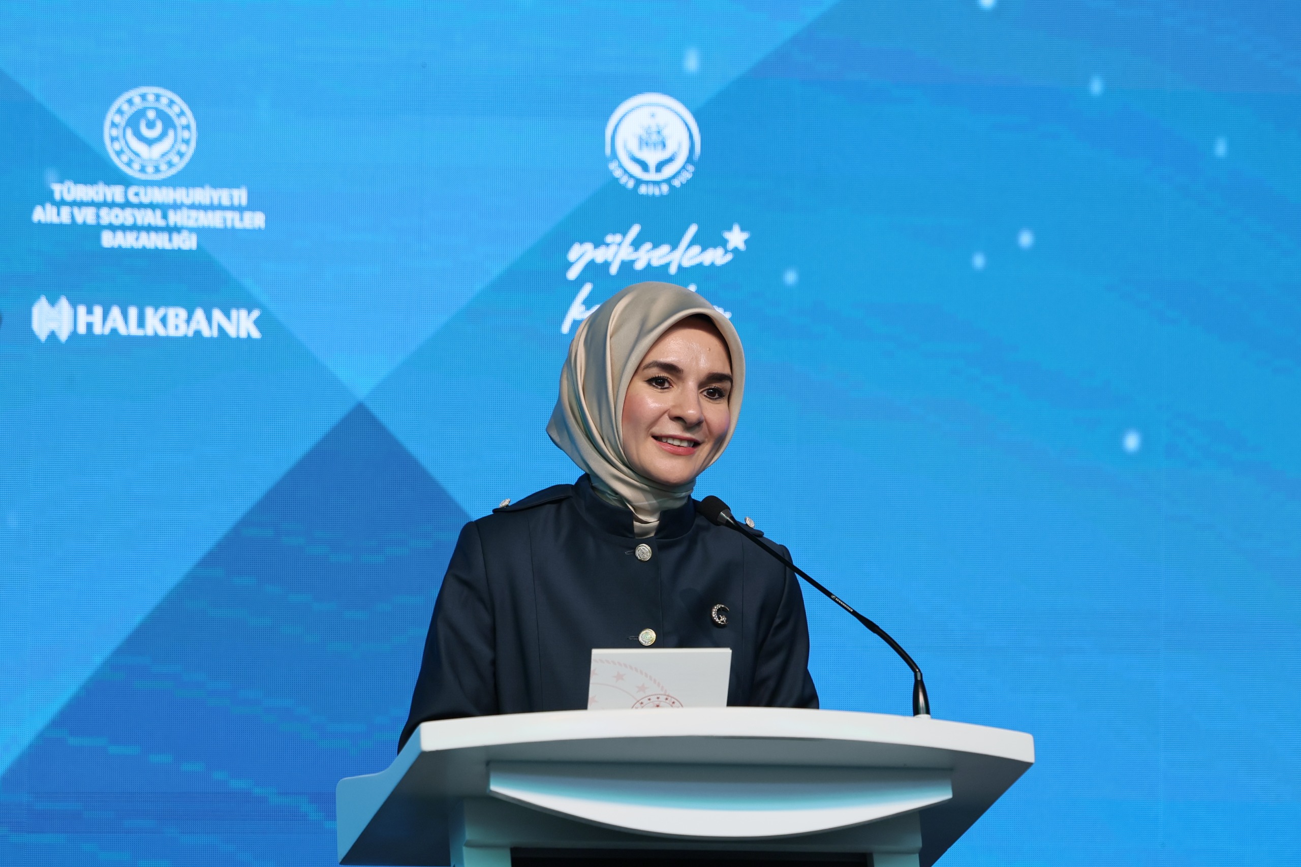 Bakanımız Göktaş "Yükselen Kadınlar: Kendi İşim, Benim İzim" Eğitim Programında Konuştu