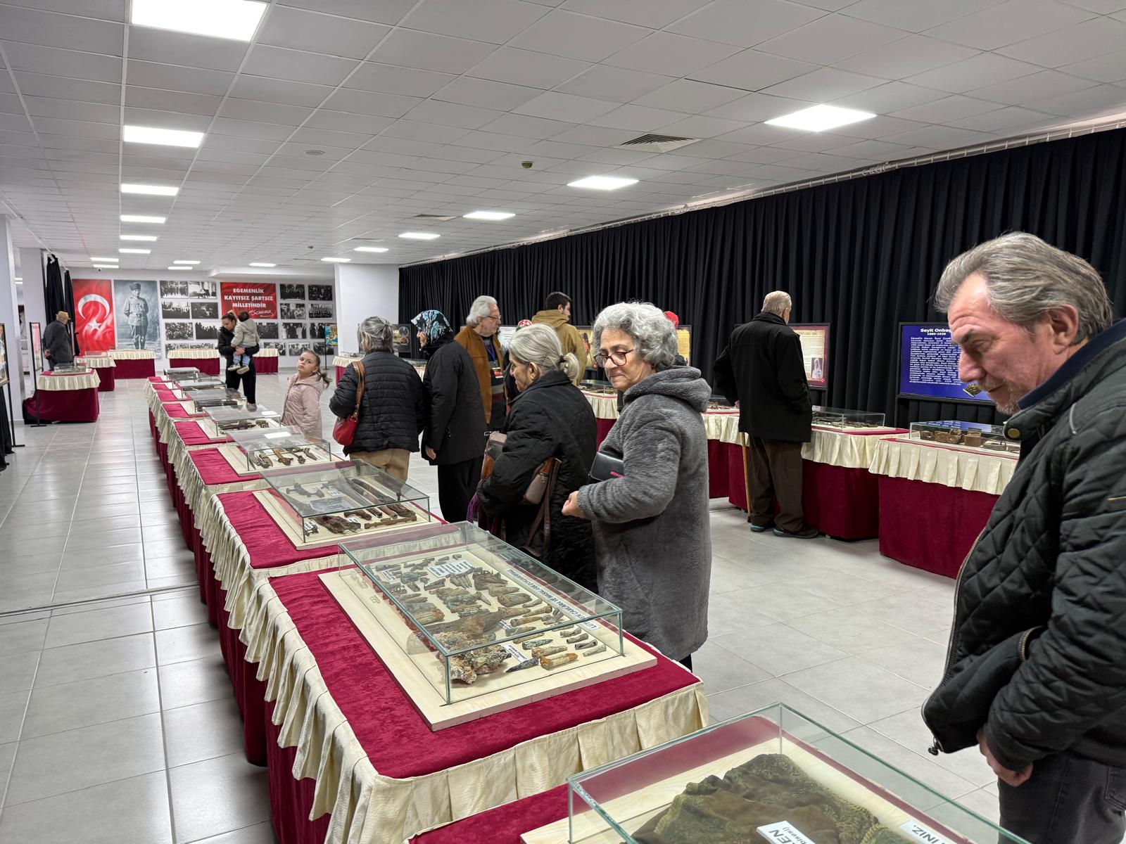 Edirne Huzurevinde Kalan Yaşlılarımız “Atatürk ve Aile” Sergisini Ziyaret Etti.