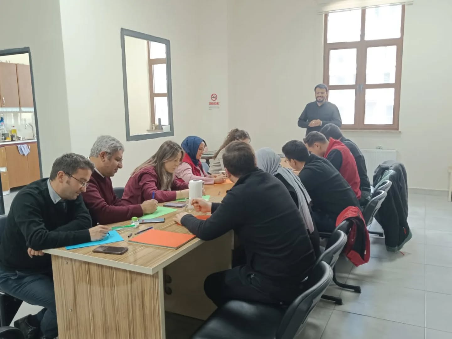 “Yetişkinlere Yönelik Psikososyal Destek, İkincil Travmatizasyon ve Öz Bakım Stratejileri” Eğitimi Düzenlendi