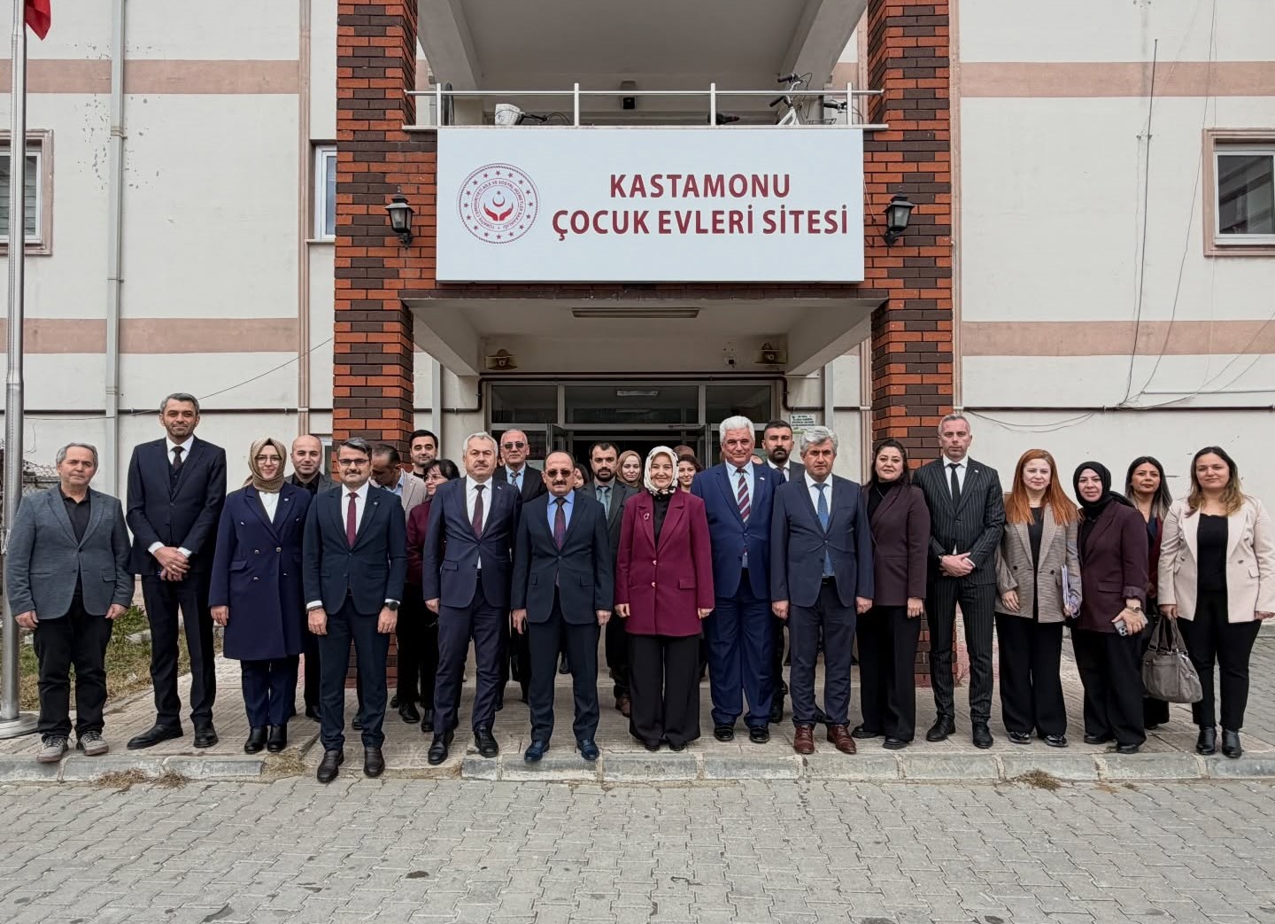  Bakan Yardımcımız Sayın Leman Yenigün’den Çocuk Evleri Sitesi’ne Anlamlı Ziyaret