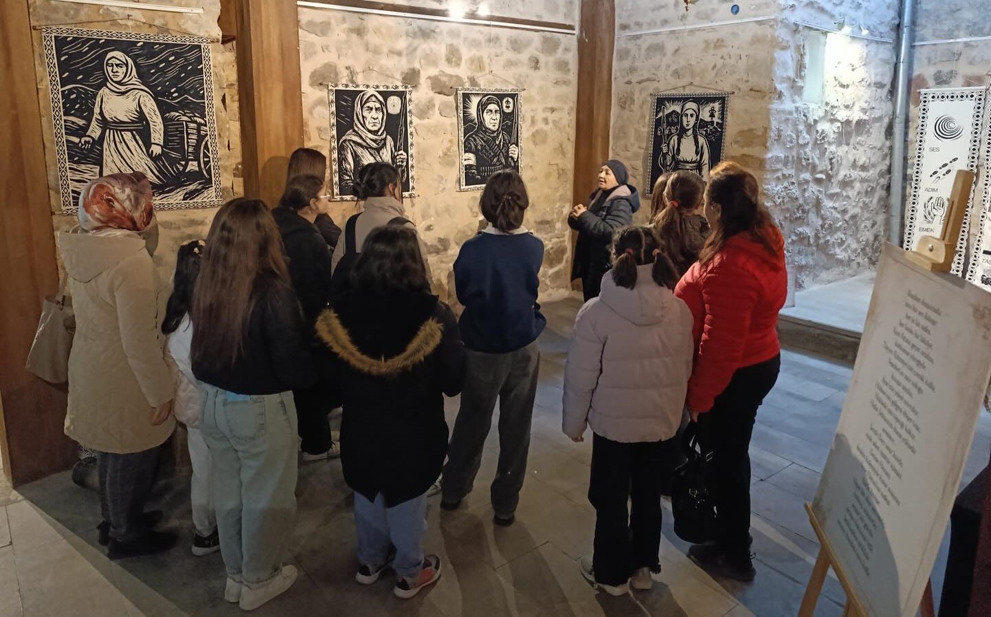 Çocuklarımız Millî Mücadele Kadın Kahramanlar Sergisi'ni Ziyaret Ettiler