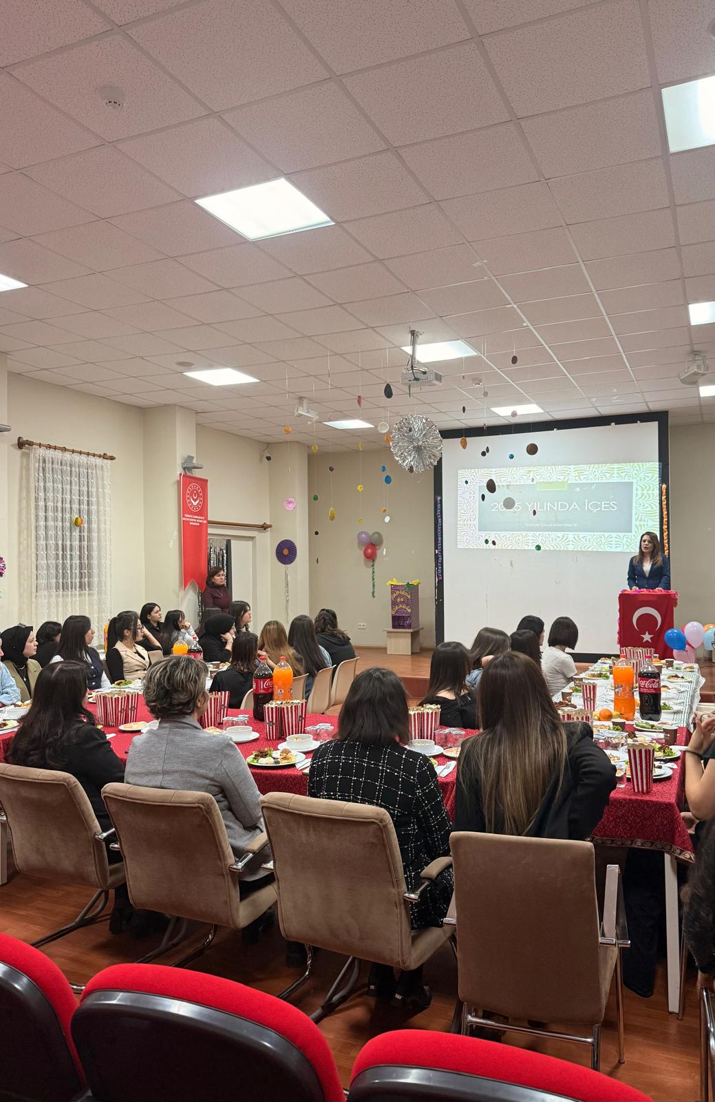 Elif MAKAS Hanımefendi, kuruluşlarımızda kalan çocuklarımız için düzenlenen programa katılarak çocuklarımızın keyifli anlarına eşlik etti.