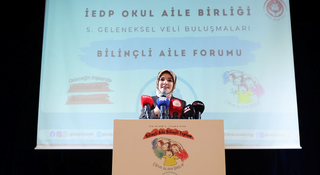 Bakanımız Göktaş, 5. Geleneksel Veli Buluşmaları Bilinçli Aile Forumu'na katıldı