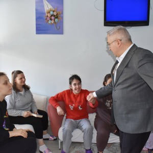 Engelsiz Bir Yıl, Güçlü Yarınlar: İl Müdürümüz Sayın Faruk Uysal Yenice’de Yeni Yıl Heyecanına Ortak Oldu - fotoğraf 3