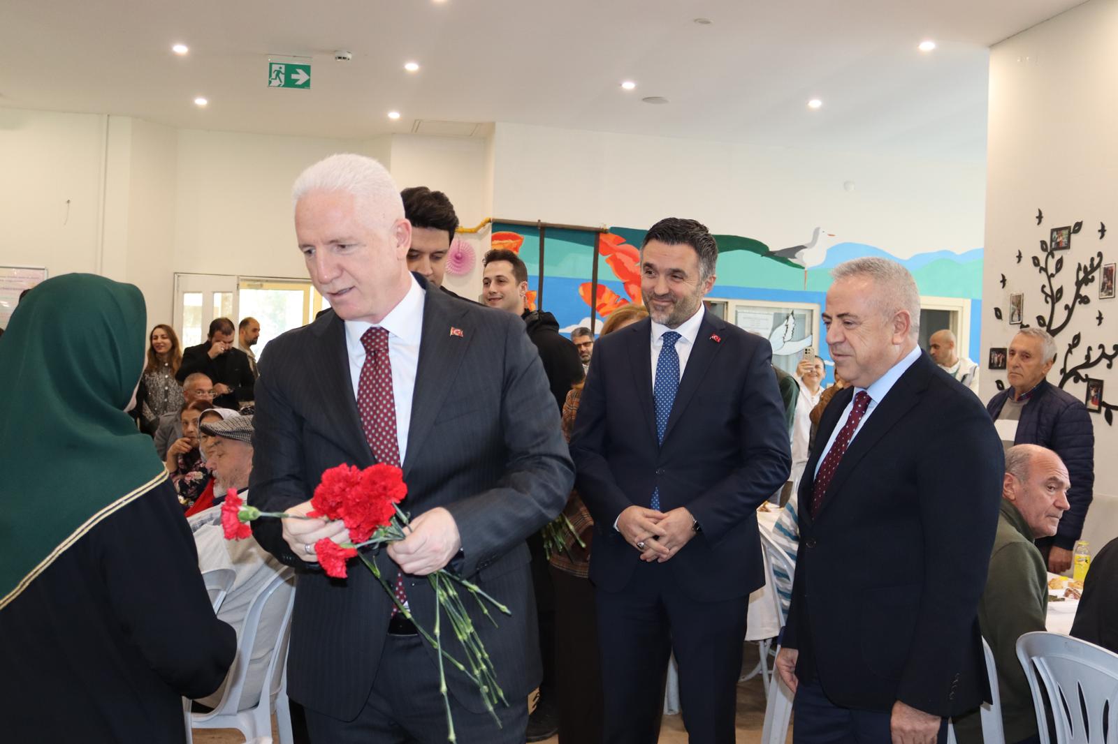 Sayın Valimiz Davut GÜL’ eşliğinde Şehit Onur Ensar Ayanoğlu Huzurevi’ne Yeni Yıl Ziyareti