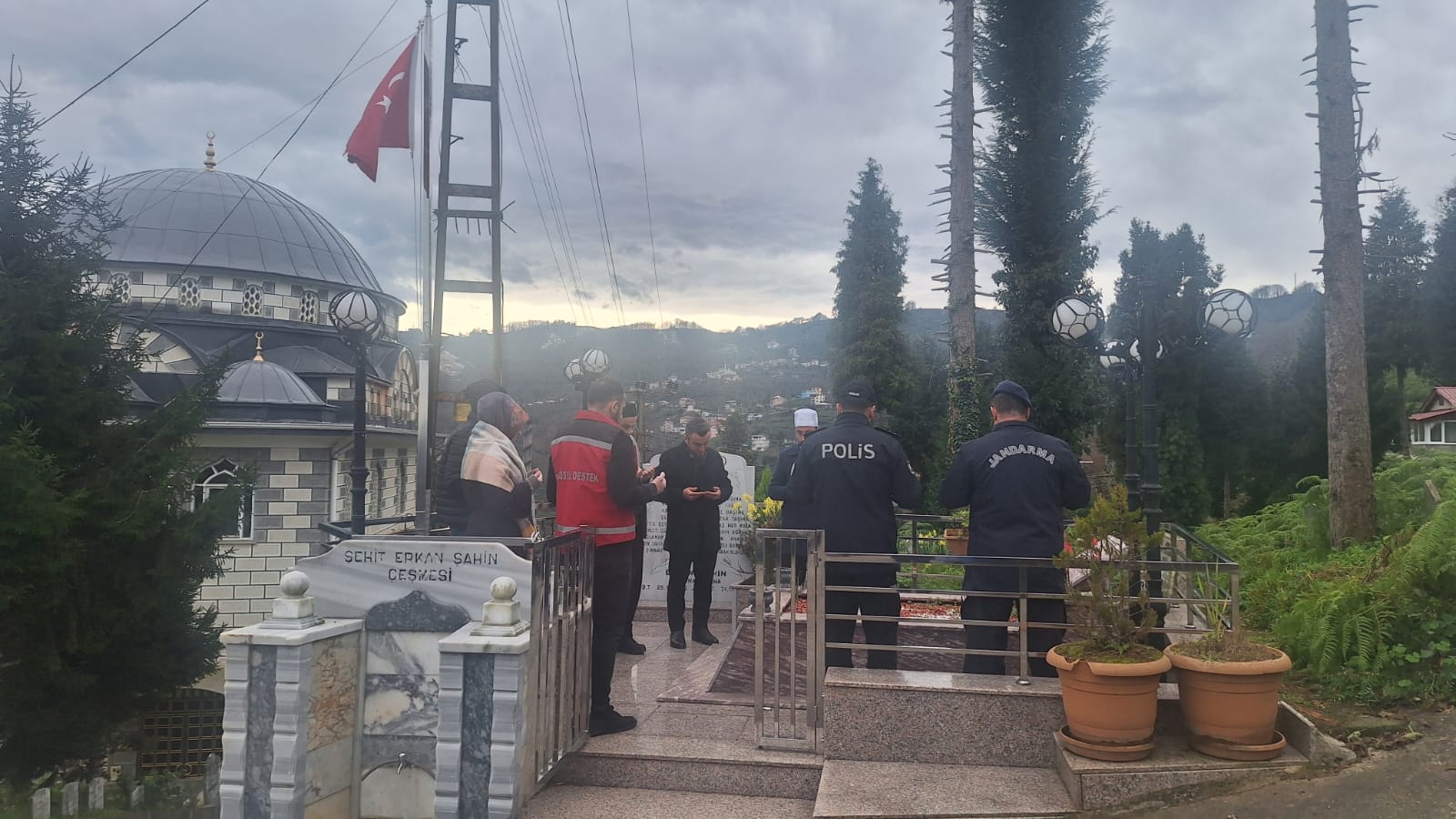 Şehidimiz Erkan Şahin Şehadetinin Sene-i Devriyesinde Kabri Başında Anıldı