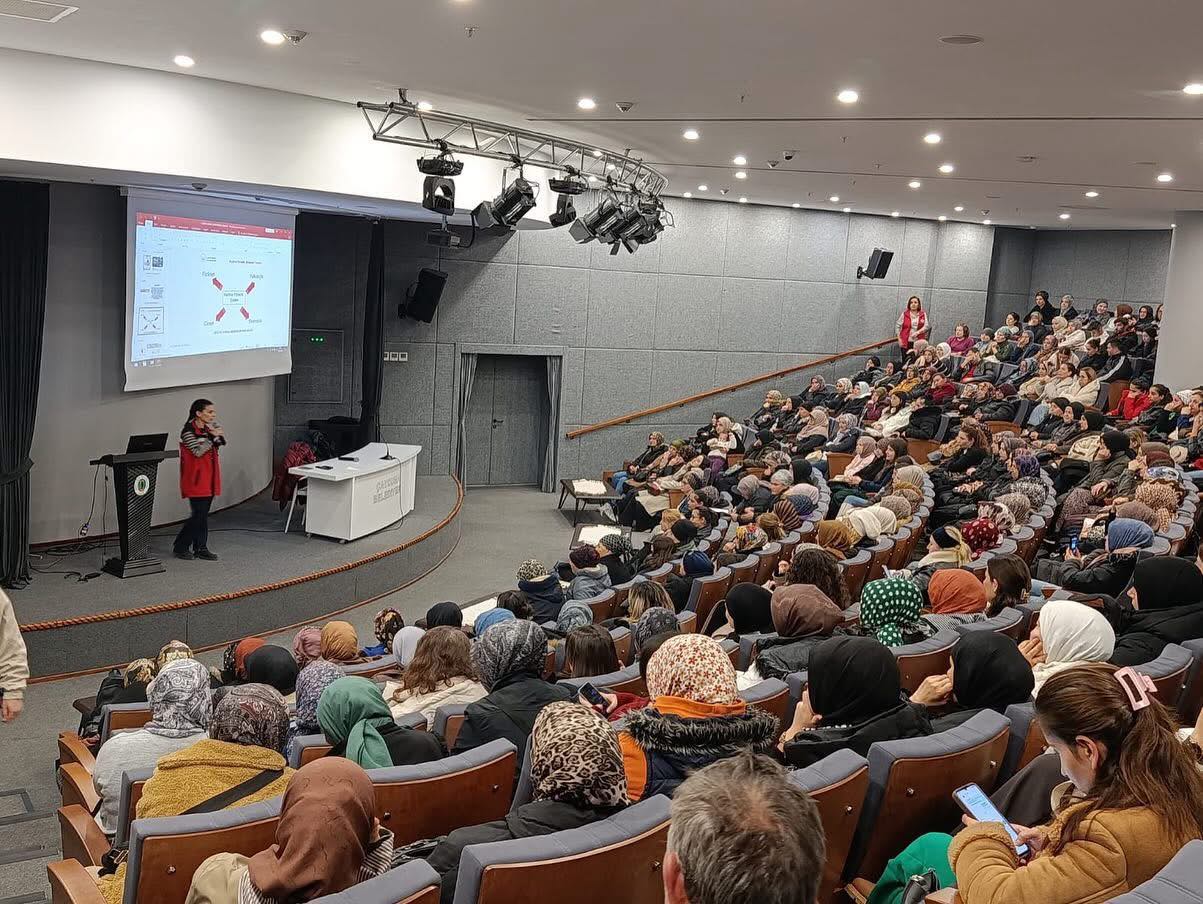 Kadına Yönelik Şiddetle Mücadele Alanında Temel Bilgilendirme ,KADES Uygulaması, Bakanlığımızın Hizmet Modelleri Konulu Eğitim Verilmiştir.