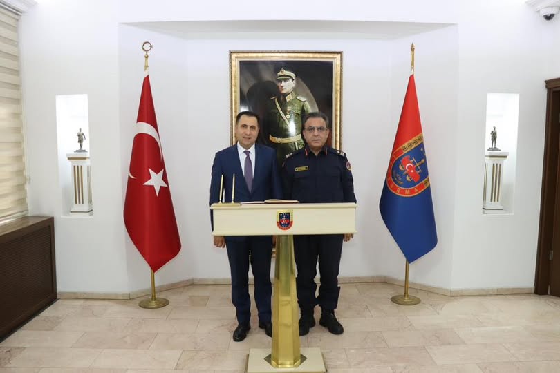 İl Müdürümüz İlkay Türkoğlu, Aydın İl Jandarma Komutanı Tuğgeneral Sayın Necip Çarıkcıoğlu’nu makamında ziyaret etti.