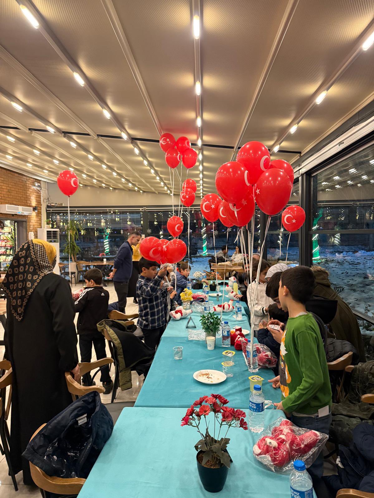 "Glutensiz Cafe’de Doğum Günü Kutlaması"